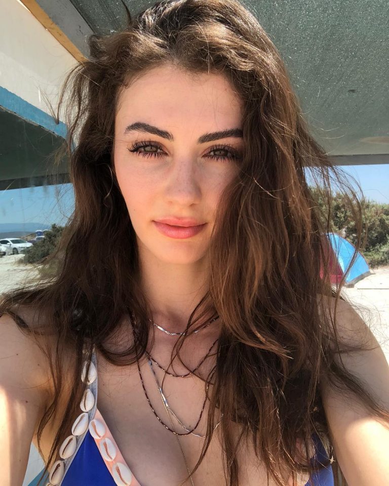Burcu Özberk kimdir, nereli, kaç yaşında, boyu, kilosu, sevgilisi
