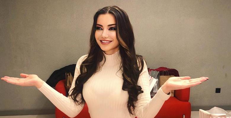 Esra Ezmeci kimdir?